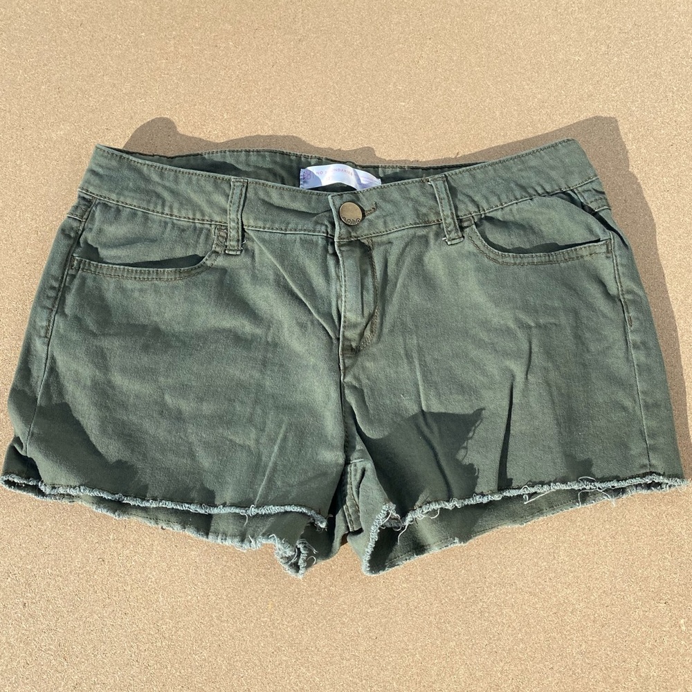 Size 13 no boundaries green shorts